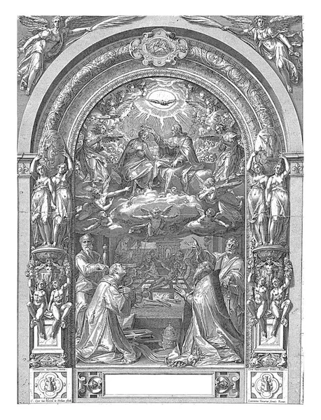 玛利亚在天上坐在天父的旁边 由他加冕 在她之上是圣灵 是鸽子的形状 是天使的合唱 — 图库照片