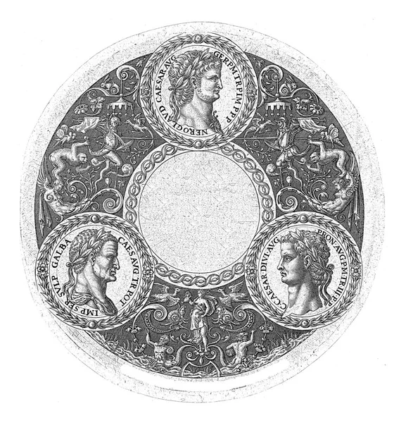 拉丁文文本在广阔的边界与怪诞在黑暗的背景 在这个边界上有三枚奖章 上面印有罗马皇帝的形象 四张单张系列的单张 — 图库照片