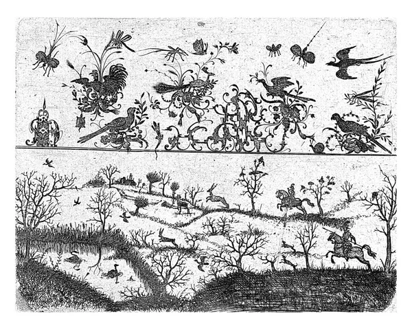 上には様々な装飾品の鳥や昆虫の数 2匹の犬と馬に乗って2人のハンターの下で 左にウサギ 鳥を追いかけます — ストック写真
