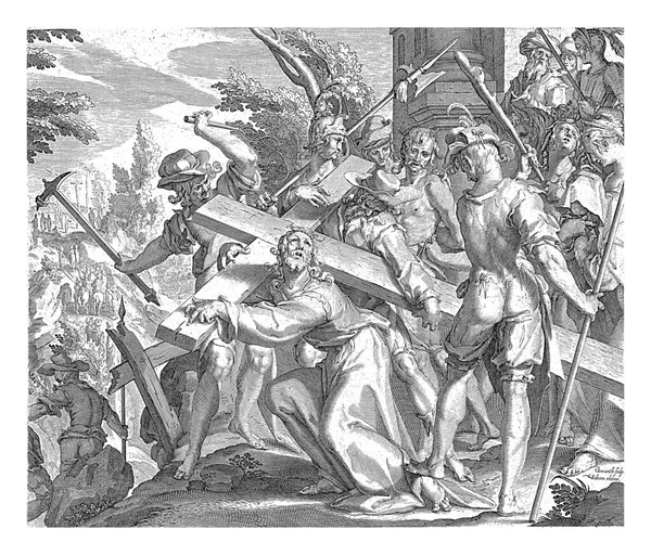 Христос Несет Крест Симон Киринеянин Помогает Ему Солдаты Бичуют Насмехаются — стоковое фото