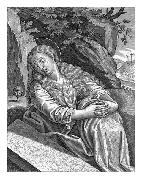 マグダラのマリアはキリストの墓で ヒエロニムス ウィリクス 1563年 1619年以前マグダラのマリアはキリストの墓の隣で泣きながら膝の周りに腕を組んで座っていた 石の上に彼女の後ろに軟膏の彼女の瓶 — ストック写真