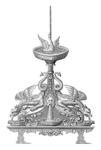 一个喷水鸟的喷泉的设计 在底部两个石榴和一个喷水的面具 印数206 — 图库照片
