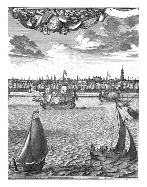 ニウエ マアスから見たロッテルダムの眺め 船と川の前景では 中央にセントローレンスケルクと都市を背景に — ストック写真