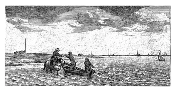 一位骑着马的邮递员涉水而过 并收到了划艇上两个人的来信 — 图库照片