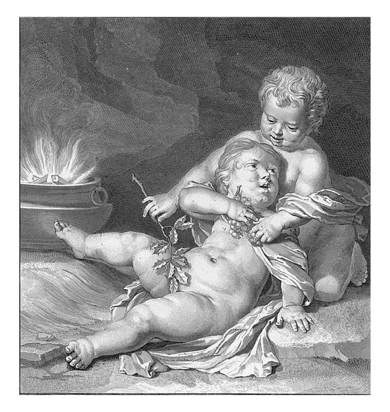 两个赤身裸体的孩子一个小孩试图从另一个小孩的葡萄丛中摘取葡萄 下面是荷兰文的两行诗 — 图库照片