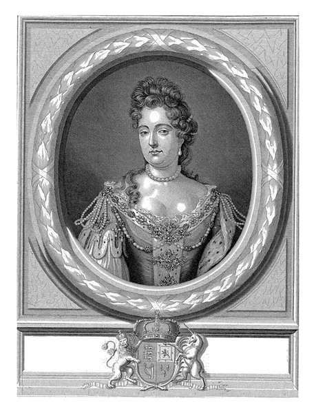 メアリー2世の肖像スチュアート 1688 1726オークの葉の楕円形でメアリー2世の肖像画 王冠とライオンとユニコーンの紋章のすぐ下だ 台座の上に名前と称号 — ストック写真