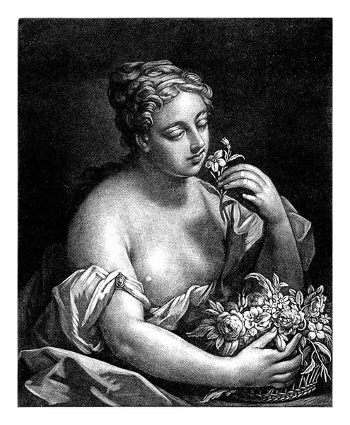 Запах Молода Жінка Пахне Квіткою Руці Перед Нею Квітковий Кошик — стокове фото