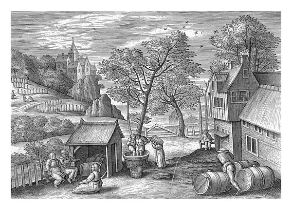 秋の風景です 10月はワイン月です 真ん中の男性では 女性と子供がブドウを選んで押す それから樽は取り上げられる — ストック写真