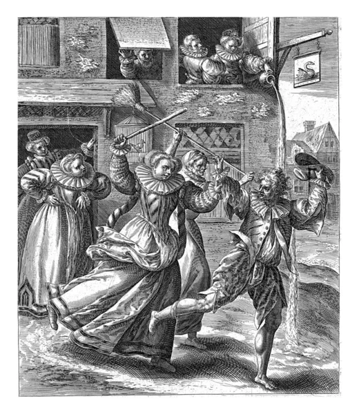 那个浪子回头的儿子被两个拿着棍子的女人赶出妓院 在空白处有拉丁文字幕 — 图库照片