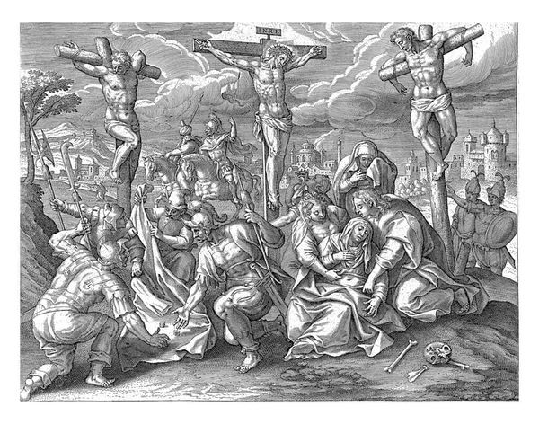 Kristus Kříži Mezi Dvěma Zločinci Pod Křížem Vrhali Dva Vojáci — Stock fotografie