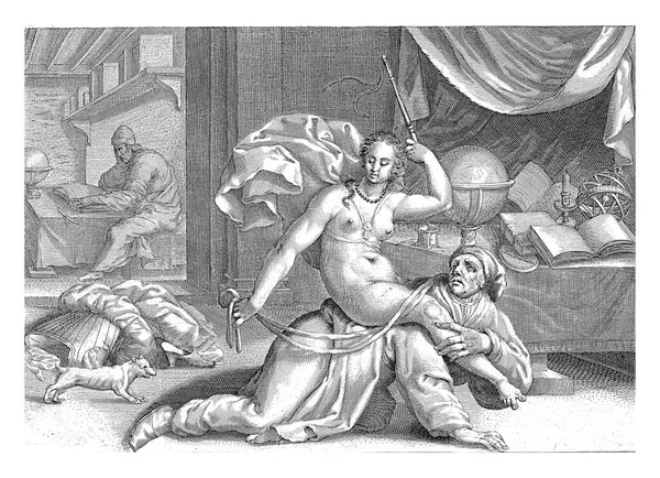 彼女の服を剥ぎ取られたフィリスは 研究で4人で這い回っているアリストテレスに乗る 右側のテーブルには 天と地 書冊の上に 記された 首飾り — ストック写真