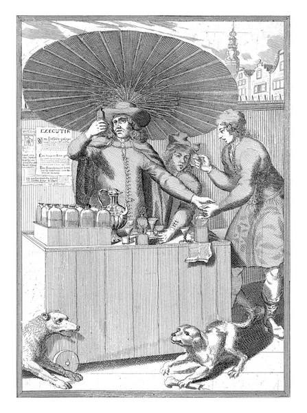 在市场上 一个白兰地销售商站在他的摊子后面 向顾客提供一小口 两只狗在摊子前面争夺一块骨头 有法语字幕 — 图库照片