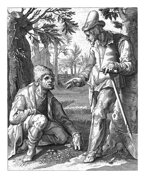 两个农民在一个花园里面对面 右边的人靠在铁锹上 对坐在他对面的第二个人做了一个手势 那人双膝跪着 双手除草 — 图库照片