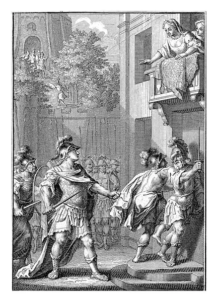 アグリッパ将軍はバルコニーに立つ女性を見上げます 兵士たちはドアから彼女の家に入ろうとする — ストック写真