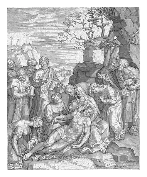 马利亚 约翰和三个马利亚人都跪在基督的身体旁边 人物注意左右两边 其中一个人端着一罐药膏 — 图库照片