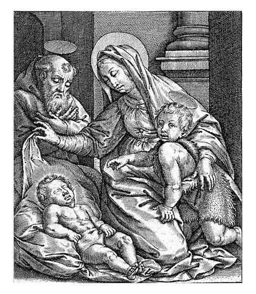 圣家与熟睡的基督儿童 Hieronymus Wierix 1563年 在1619年之前 圣母玛利亚升起了熟睡的基督儿童的被单 她用胳膊搂着施洗的约翰 — 图库照片