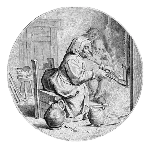 Kobieta Siedzi Przed Ogniem Wnętrzu Piecze Naleśniki Jej Dwoma Chłopcami — Zdjęcie stockowe