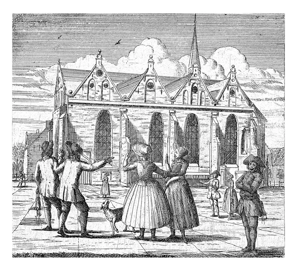 正方形与一个教堂 从侧面 在前面是两个男人 两个女人和一条狗 包含冬季场景的十三个系列的印刷品 — 图库照片