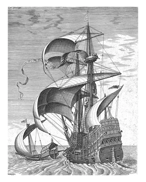 Військовий Корабель Двома Щоглами Повними Вітрилами Галявина Зліва — стокове фото
