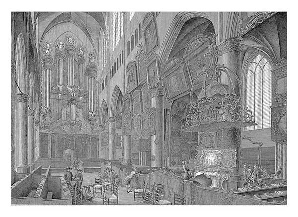 多得勒支死记硬背的Kerk的内部 其管风琴在左边 大理石讲坛在中间的右边 教堂里的各种人物 — 图库照片