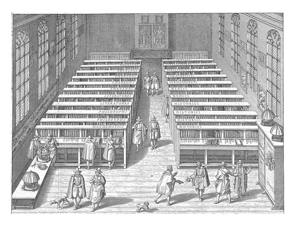 Biblioteka Uniwersytetu Lejdzie Wnętrze Szafki Książkami Łańcuchach Różni Goście Pierwszym — Zdjęcie stockowe