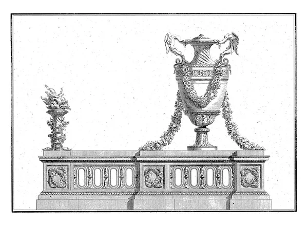 火芭儿与花瓶 奥古斯丁 弗朗索瓦四十之后 1775 1790一个装饰过的火箱 左边有一个带有蛇的火炬和一个带有花环和两条龙的花瓶 图库图片