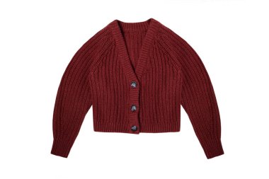 Beyaz arkaplanda düğmeleri olan kırmızı örülü süveter.