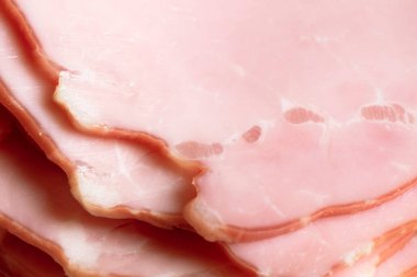 Dilimlenmiş jambon soslu arka plan manzarası. Çiğ Macro jambon.. 