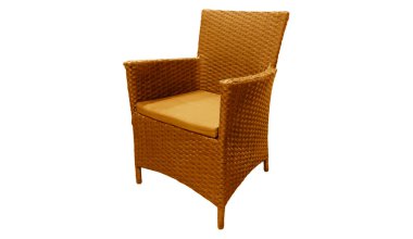 Açık havada beyaz arka planda izole edilmiş kahverengi iskemle. Hasır sandalye. Rattan sandalyesi izole edildi. 