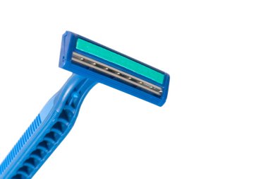 Beyaz arka planda tek kullanımlık mavi jilet. Tek kullanımlık jilet. Tek kullanımlık tıraş bıçağı.. 