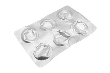 Boş su toplayıcı haplar beyaz arka planda izole edilmiş. Boş gümüş kabarcık. Su toplaması için hap kullandım. Uyuşturucudan dolayı su toplamış.. 