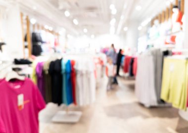 Modern mağaza salonunun ya da alışveriş merkezinin bulanık arkaplanı. Arka planda bulanık ışıklar. Modern iç mimari ile bulanık odaklı bokeh ışıkları