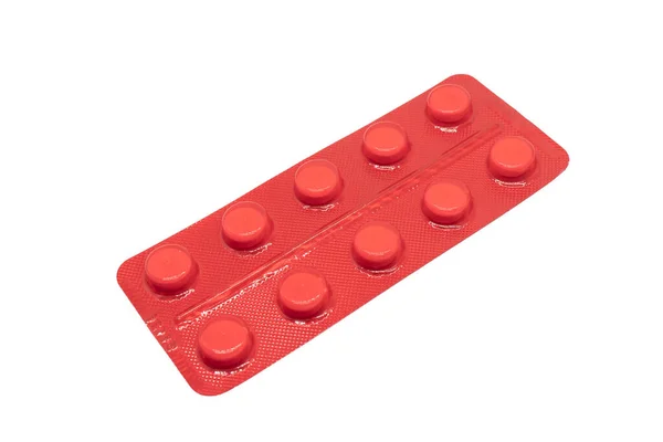 在白色背景下隔离的红色水泡包装中 大块白片片堆放在一起 铝箔水泡包 药学产品 药丸和药物 药丸背景 — 图库照片