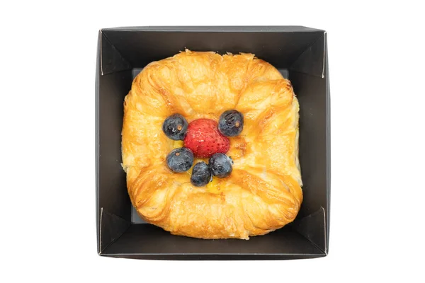 Croissant Recién Horneado Caja Papel Aislado Sobre Fondo Blanco Delicioso —  Fotos de Stock