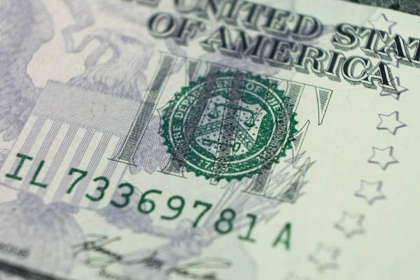 Makro, 5 dolarlık banknotların köşesinin resmini çekti. Finansal başarı kavramı. 5 dolarlık banknotların geçmişi. Beş dolar..
