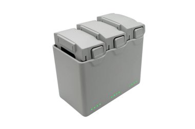 Akıllı İHA şarj istasyonu beyaz arka planda izole edilmiş. İnsansız hava aracı için şarj edilebilir batarya.