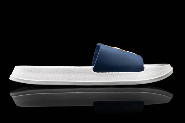 Sandal Karet Putih Pantai Diisolasi Latar Belakang Hitam Flip Flops Stok Gambar