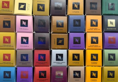 Erivan, Ermenistan, 25 Haziran 2023: Bir dizi Nespresso çeşidi. Nespresso kahve kapsülleri.