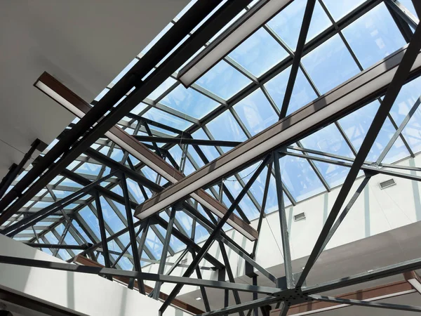 Luci Sistema Ventilazione Linea Lunga Sul Soffitto Dell Edificio Industriale — Foto Stock