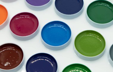 Suluboya, kutu desenli arka plan boyaları. Suluboya akarsu paketi. Suluboya setiyle boya kutusu