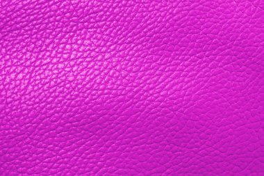 Makro, delinmiş deri parçalarının pembe deri dokusunu çekmiş. Pembe delikli deri doku arka planı. Doku, yapay deri.