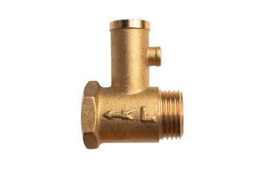 Beyaz arka planda izole edilmiş borular için bronz tesisat. Pirinç suyu adaptörü izole edildi.