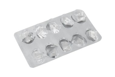 Boş su toplayıcı haplar beyaz arka planda izole edilmiş. Boş gümüş kabarcık. Su toplaması için hap kullandım. Uyuşturucudan dolayı su toplamış..