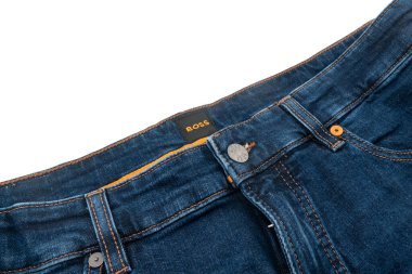 Erivan, Ermenistan, 10 Ocak 2024: Patron Hugo Boss 'un modern kot üzerindeki logosu. Hugo Boss moda yaratıcısının markasıdır. 