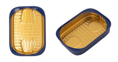 Boş açılmış alüminyum kutu beyaz arkaplanda izole edilmiş. Alüminyum kutu arka plan. Alüminyum içecek kutuları. İçecek ya da yiyecek. Ambalaj için metal kaplar