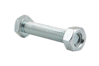 Makro beyaz arka planda metal cıvata ve fındık vurdu. Krom vida yalıtılmış. Çelik cıvata izole. Fındık ve cıvatalar. İş için araçlar.