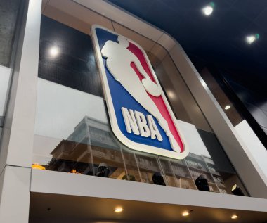 Guangzhou, Çin, 11 Mart 2024: NBA Mağazası için bir işaret. NBA logosu