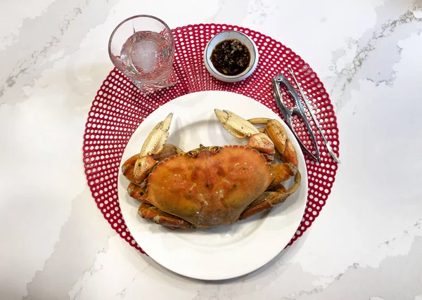 新鲜邓根尼斯螃蟹海鲜准备以平铺的方式食用 — 图库照片