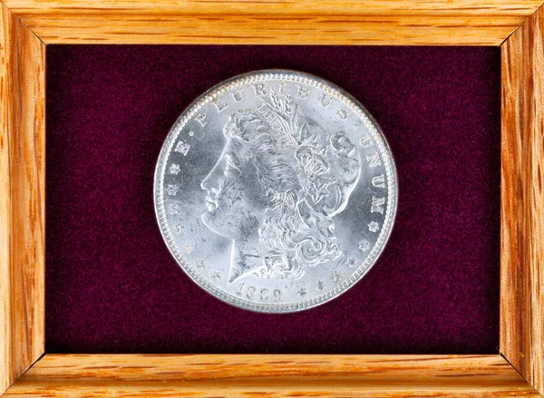 Einzelne Alte Silber Morgan Dollarmünze Filz Schmuckschatulle Zur Sammlung — Stockfoto