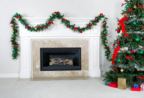 Erdgas Einfügen Kamin Während Der Weihnachtszeit Urlaub — Stockfoto